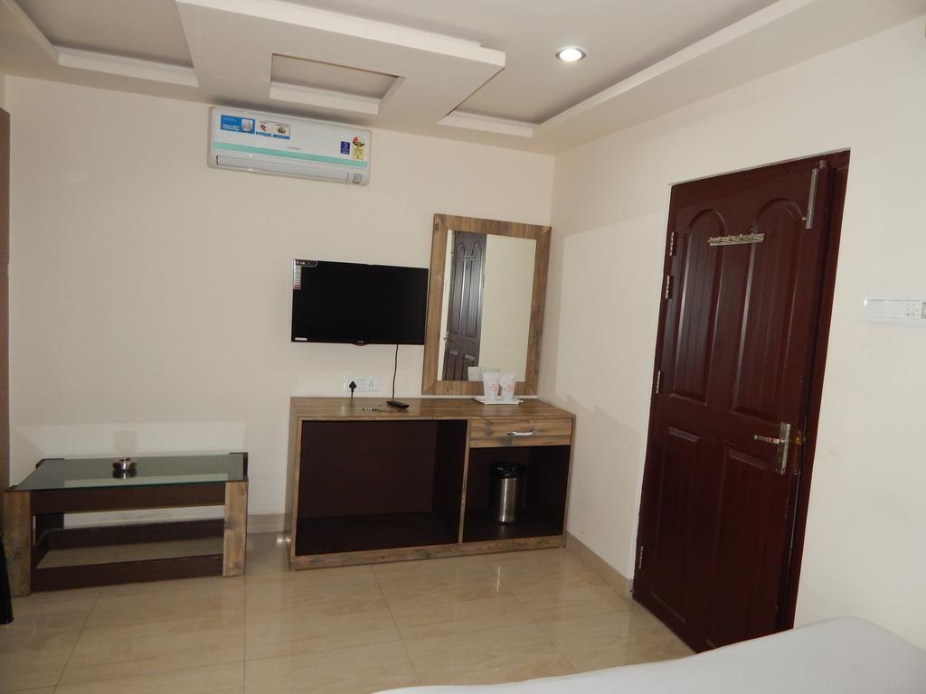 Breeze Hotel Siliguri Exterior foto