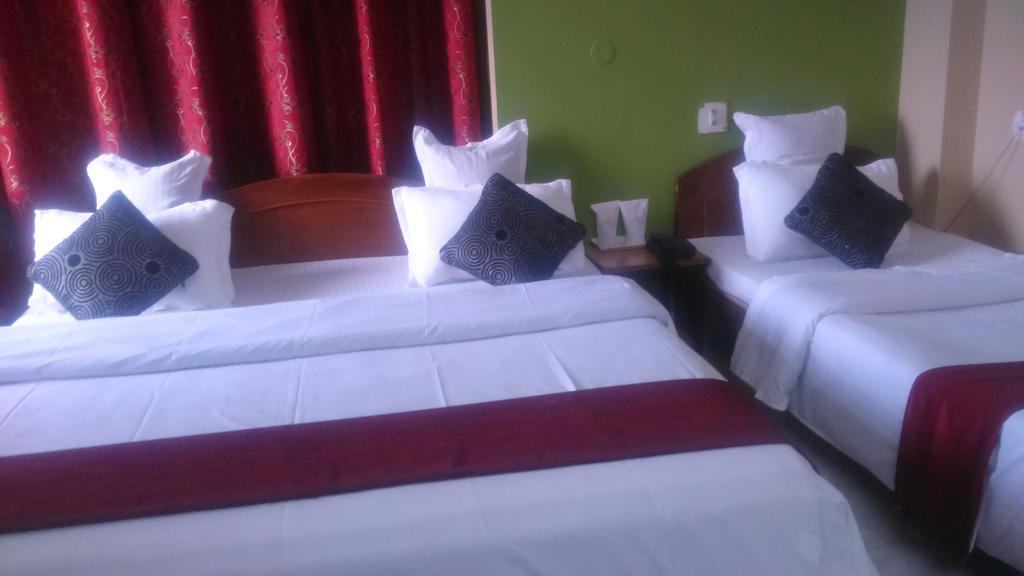 Breeze Hotel Siliguri Quarto foto