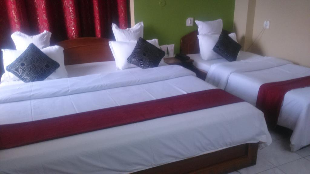Breeze Hotel Siliguri Quarto foto